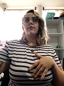 Snapshot of CurvyLust_x chatting on November 24, 1:55 pm CurvyLust x online show from November 24, 1:55 pm