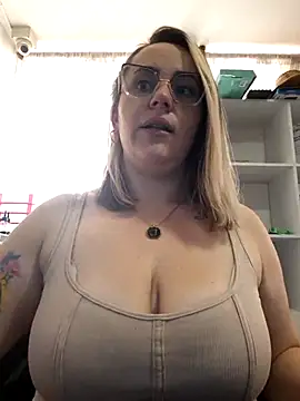 Snapshot of CurvyLust_x chatting on November 28, 3:36 pm CurvyLust x online show from November 28, 3:36 pm