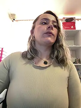 Snapshot of CurvyLust_x chatting on February 5, 2:22 pm CurvyLust x online show from February 5, 2:22 pm