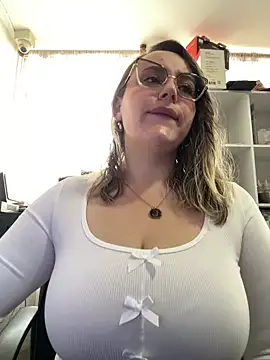 CurvyLust x online show from March 25, 1:50 pm