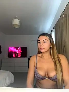 Snapshot of Scarlettroseeee chatting on October 25, 1:18 pm Scarlettroseeee online show from October 25, 1:18 pm