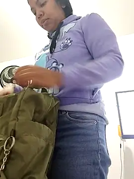 Snapshot of CloeeHills_ chatting on September 24, 10:40 am CloeeHills  online show from September 24, 10:40 am