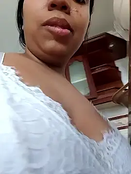 Snapshot of CloeeHills_ chatting on October 3, 5:21 pm CloeeHills  online show from October 3, 5:21 pm