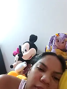 Snapshot of CloeeHills_ chatting on October 20, 2:23 am CloeeHills  online show from October 20, 2:23 am