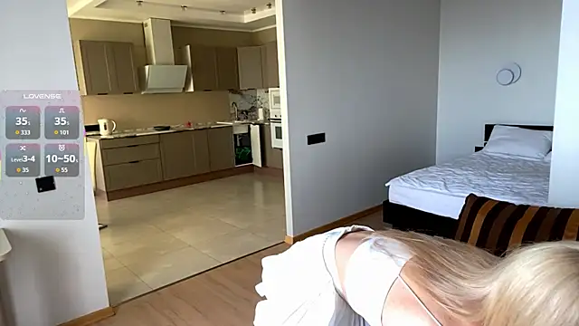 DestinyTurner online show from October 5, 7:17 am