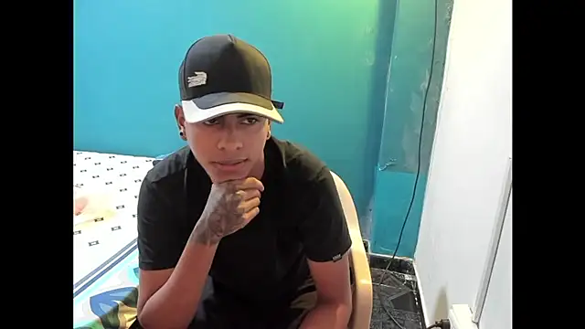 Andrew25- online show from August 5, 10:01 pm