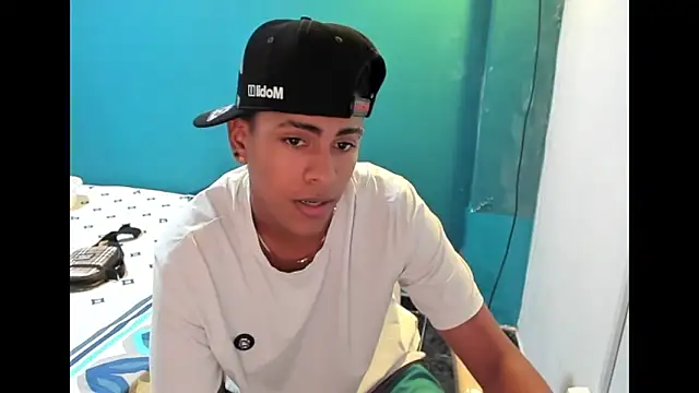 Andrew25- online show from August 7, 10:12 pm