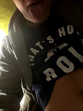 Snapshot of ziolsonek chatting on November 19, 12:10 am ziolsonek online show from November 19, 12:10 am