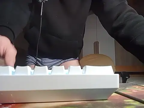 Snapshot of ziolsonek chatting on December 13, 8:58 pm ziolsonek online show from December 13, 8:58 pm