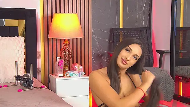 Kimberlymav online show from May 18, 2:12 pm