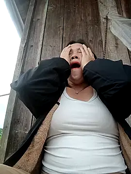 miumiu 00 online show from October 24, 1:35 am