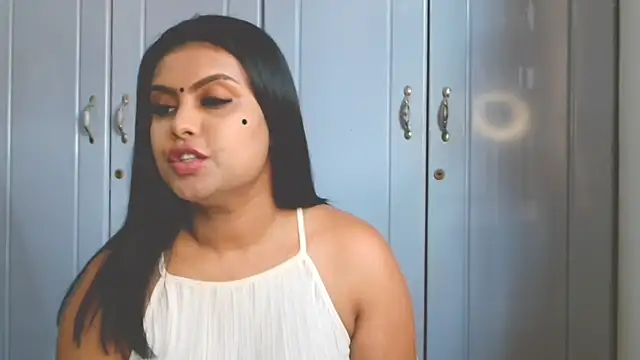 Indian GlowingMiax online show from October 10, 12:15 pm