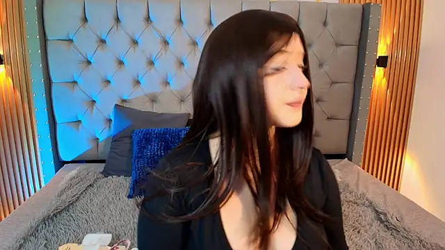 Snapshot of Suxan_White_ chatting on March 26, 12:11 pm Suxan White online show from March 26, 12:11 pm