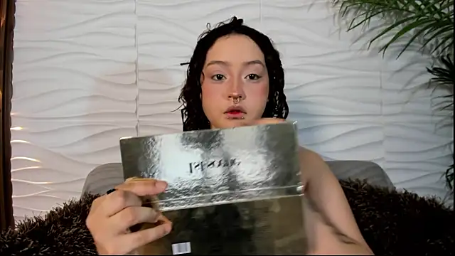 Snapshot of Suxan_White_ chatting on May 1, 9:30 pm Suxan White online show from May 1, 9:30 pm
