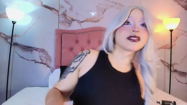 Snapshot of Suxan_White_ chatting on May 20, 9:43 pm Suxan White online show from May 20, 9:43 pm