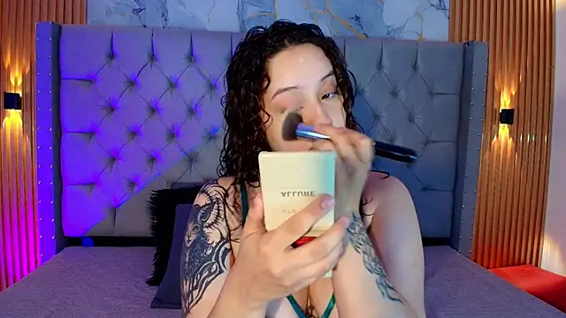 Snapshot of Suxan_White_ chatting on July 5, 12:23 pm Suxan White online show from July 5, 12:23 pm