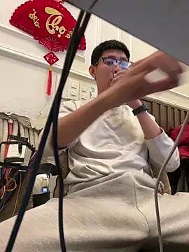 linh21107 online show from April 9, 1:49 pm