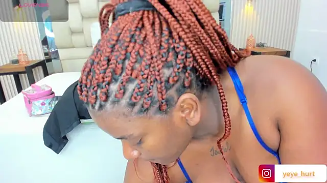 nahomye teylor online show from October 28, 2:59 am