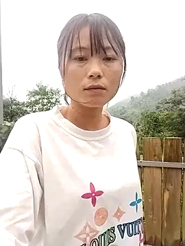 Snapshot of linda_bae00 chatting on September 13, 2:33 am linda bae00 online show from September 13, 2:33 am