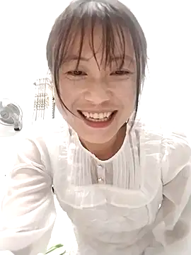 Snapshot of linda_bae00 chatting on October 14, 9:43 am linda bae00 online show from October 14, 9:43 am