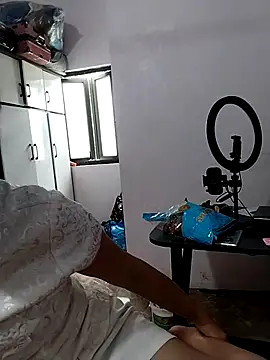 Snapshot of linda_bae00 chatting on October 15, 7:52 am linda bae00 online show from October 15, 7:52 am