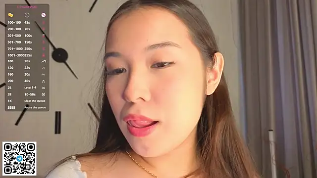 Snapshot of AlberthaEscue chatting on October 20, 4:13 am AlberthaEscue online show from October 20, 4:13 am