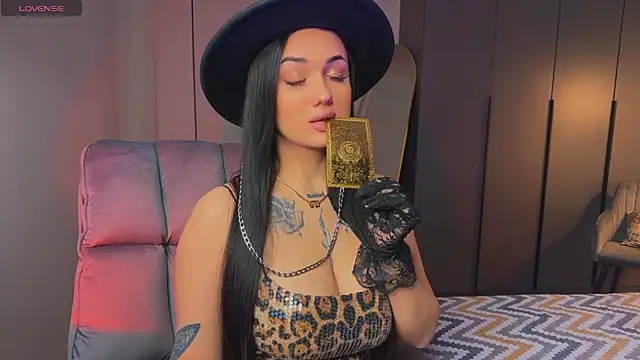 Snapshot of mygoddesshecate chatting on October 5, 3:05 am mygoddesshecate online show from October 5, 3:05 am