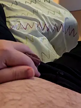 Snapshot of t-dog26 chatting on March 15, 3:01 am t-dog26 online show from March 15, 3:01 am