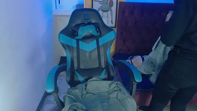 Snapshot of alison_moon7 chatting on September 24, 11:24 am alison moon7 online show from September 24, 11:24 am