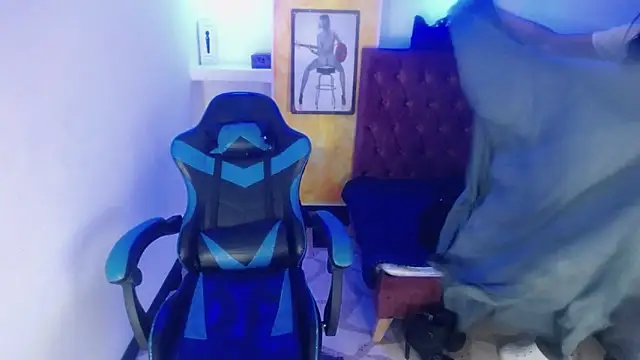 Snapshot of alison_moon7 chatting on September 26, 11:47 am alison moon7 online show from September 26, 11:47 am