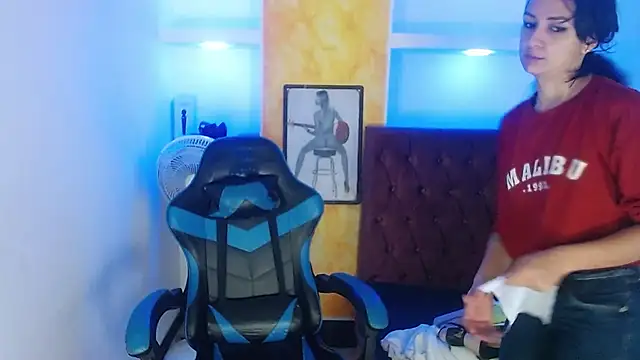 Snapshot of alison_moon7 chatting on October 1, 11:16 am alison moon7 online show from October 1, 11:16 am