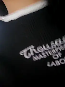 Snapshot of alison_moon7 chatting on October 16, 1:23 pm alison moon7 online show from October 16, 1:23 pm