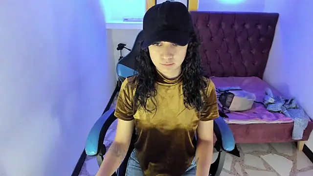 Snapshot of alison_moon7 chatting on October 22, 11:54 am alison moon7 online show from October 22, 11:54 am