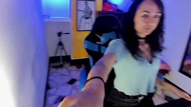 Snapshot of alison_moon7 chatting on October 24, 11:39 am alison moon7 online show from October 24, 11:39 am