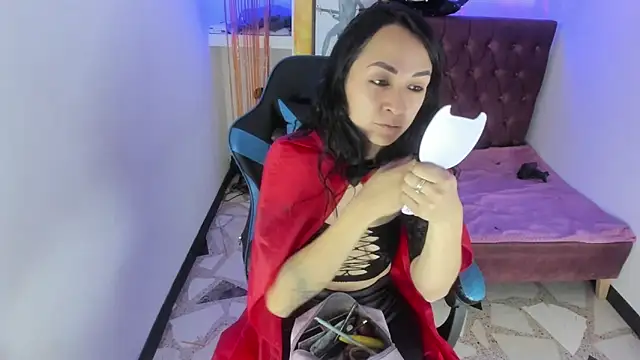 Snapshot of alison_moon7 chatting on October 31, 12:39 pm alison moon7 online show from October 31, 12:39 pm