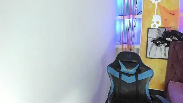 Snapshot of alison_moon7 chatting on November 1, 12:07 pm alison moon7 online show from November 1, 12:07 pm