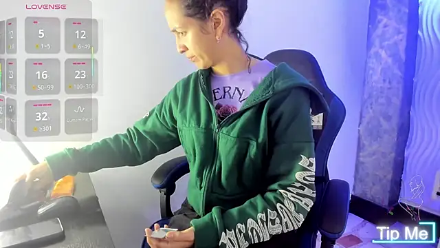 alison moon7 online show from February 3, 12:43 pm