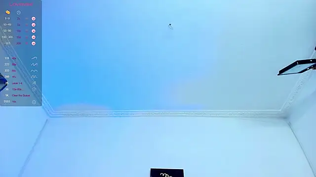 Maddy Esther online show from October 25, 7:30 pm