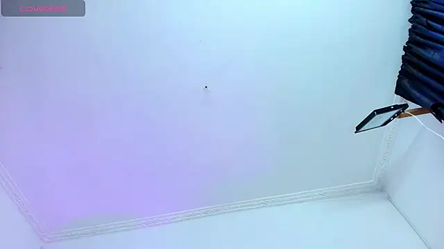 Maddy Esther online show from October 29, 7:15 pm