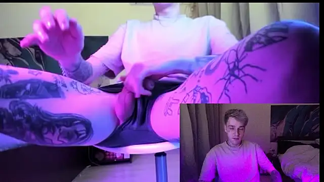 Snapshot of davesinner chatting on January 12, 10:37 pm davesinner online show from January 12, 10:37 pm