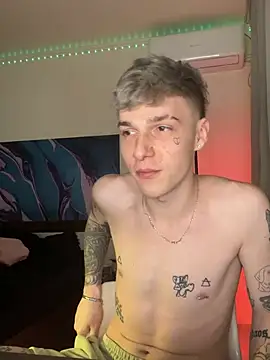 Snapshot of davesinner chatting on February 15, 11:56 pm davesinner online show from February 15, 11:56 pm