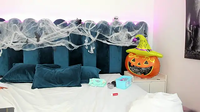 EmilyHanks  online show from November 1, 12:34 am