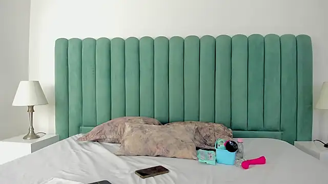 EmilyHanks  online show from November 18, 10:47 pm