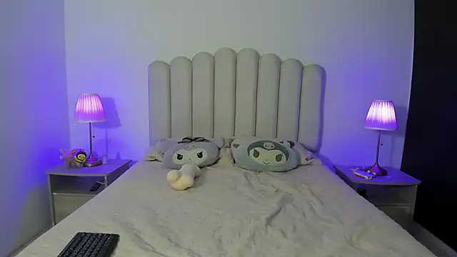 Snapshot of SofieBunnie chatting on November 10, 11:04 pm SofieBunnie online show from November 10, 11:04 pm