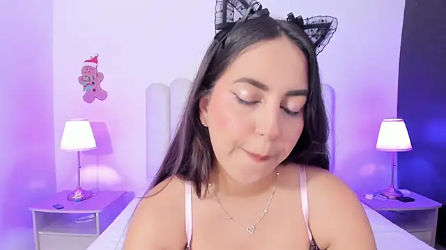 Snapshot of SofieBunnie chatting on April 6, 11:38 pm SofieBunnie online show from April 6, 11:38 pm