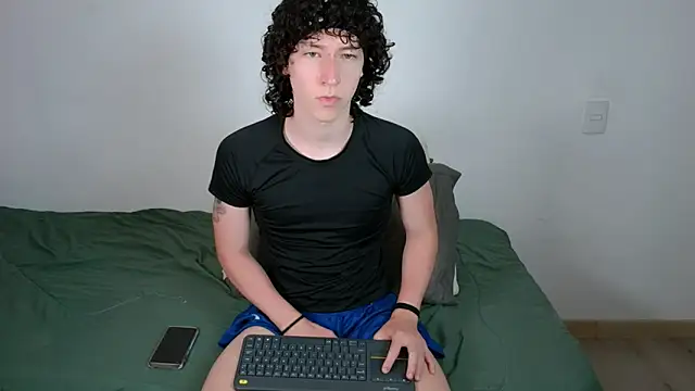 Snapshot of v3niceb1tch chatting on March 16, 2:28 am v3niceb1tch online show from March 16, 2:28 am