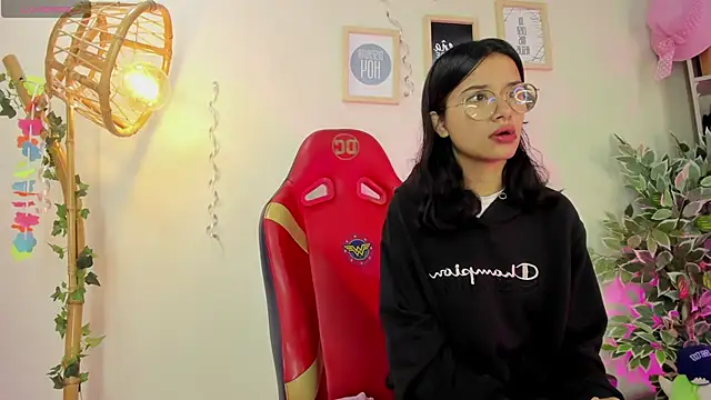 Lana Dreams  online show from September 18, 1:35 pm