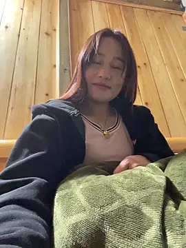 phungtiti online show from February 5, 1:27 pm