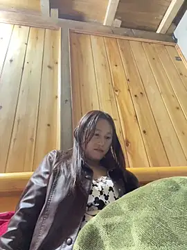 phungtiti online show from March 9, 2:21 pm