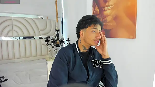 Snapshot of derek_devil24 chatting on March 21, 12:10 pm derek devil24 online show from March 21, 12:10 pm